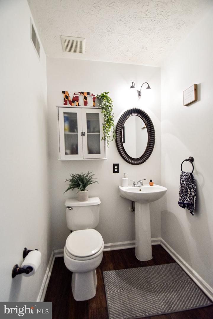 1032 Jeanett Way Property Photo 4