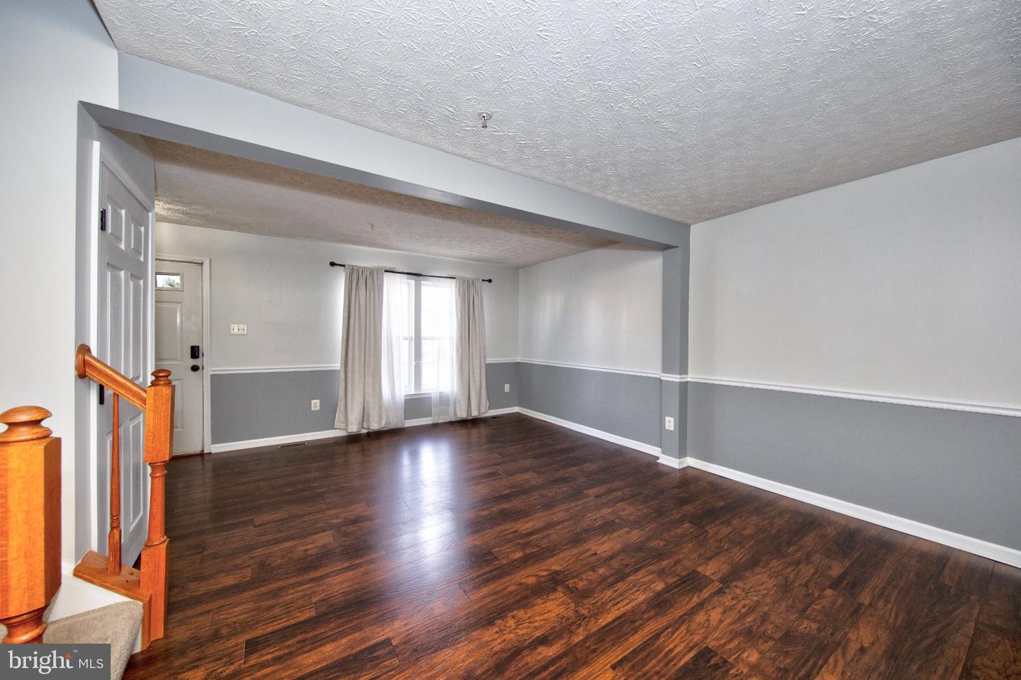 1032 Jeanett Way Property Photo 4
