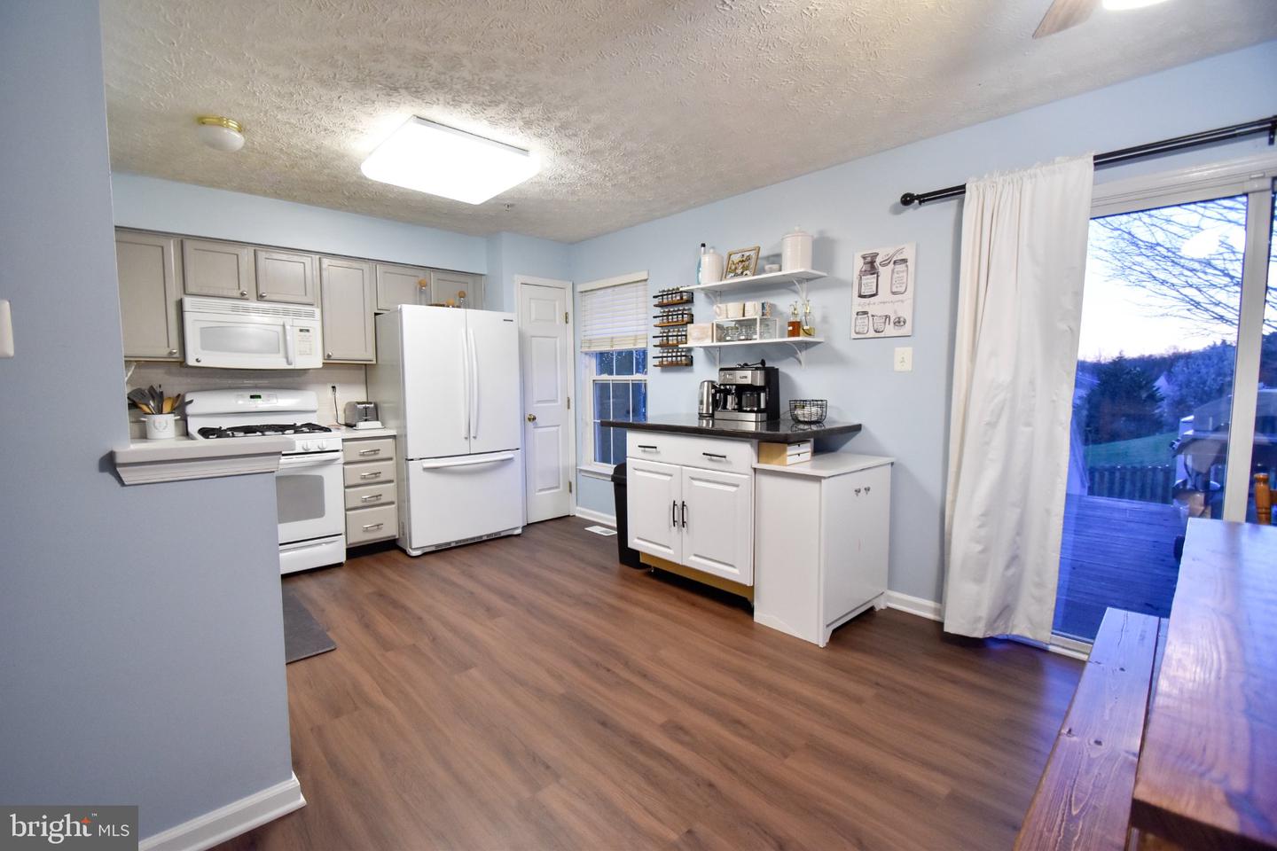 1032 Jeanett Way Property Photo 5