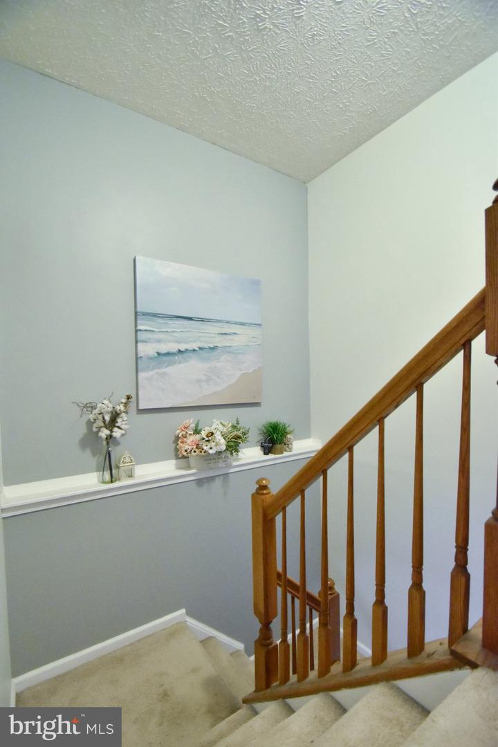 1032 Jeanett Way Property Photo 8