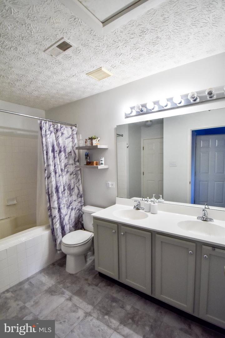 1032 Jeanett Way Property Photo 11