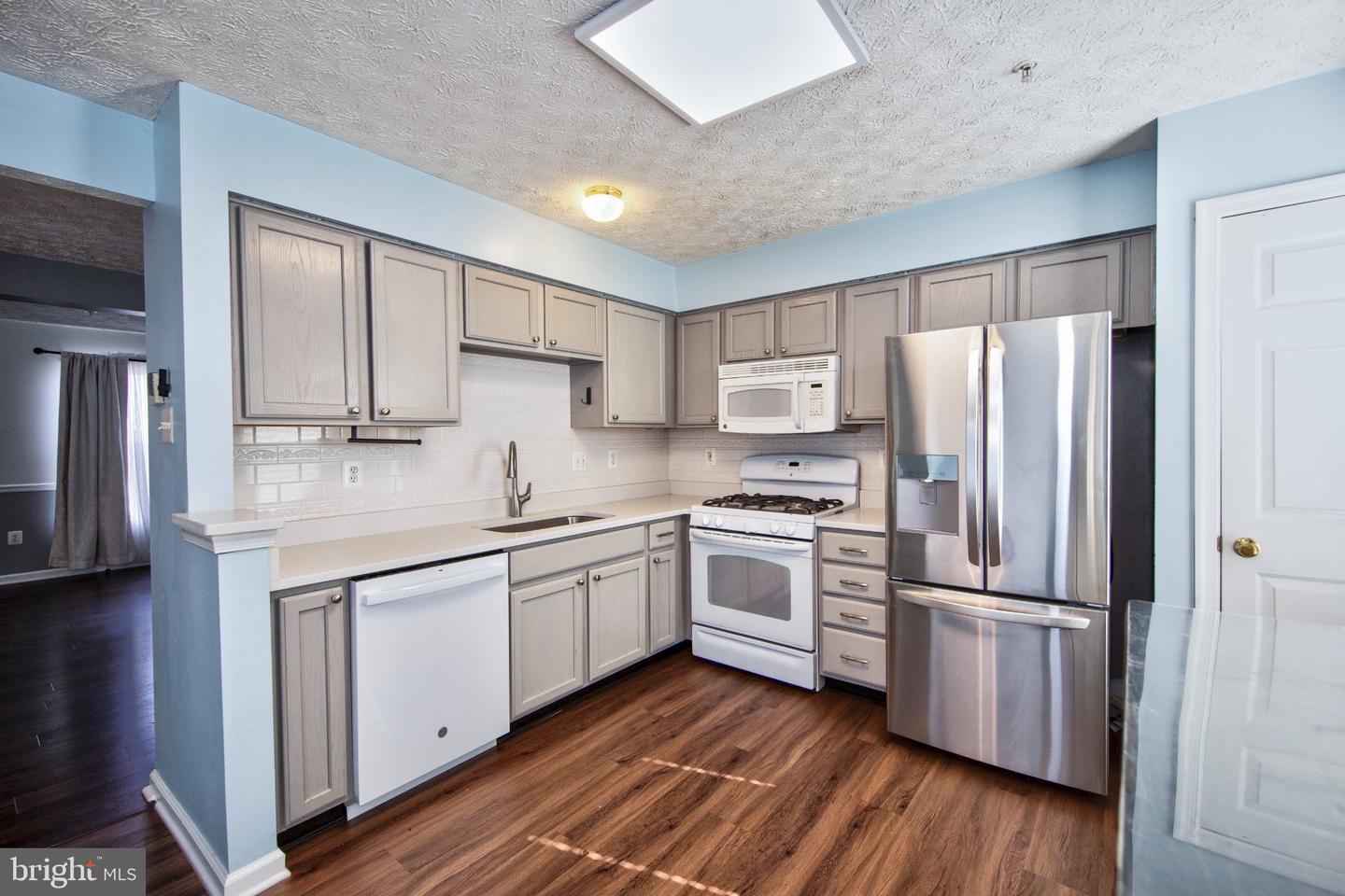 1032 Jeanett Way Property Photo 11