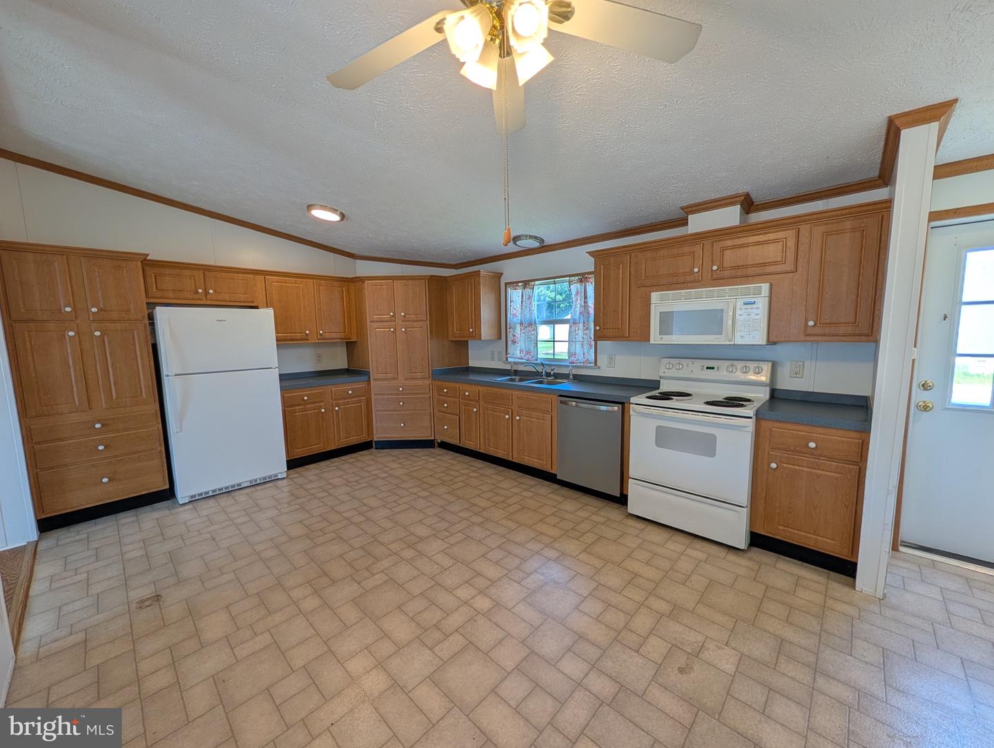 216 Garner Dr Property Photo 1