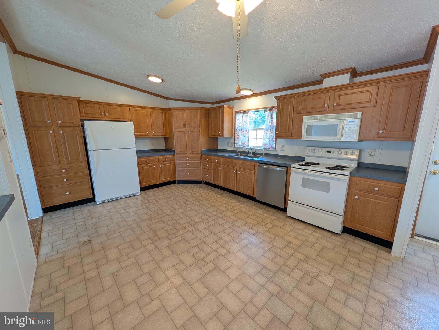 216 Garner Dr Property Photo 9