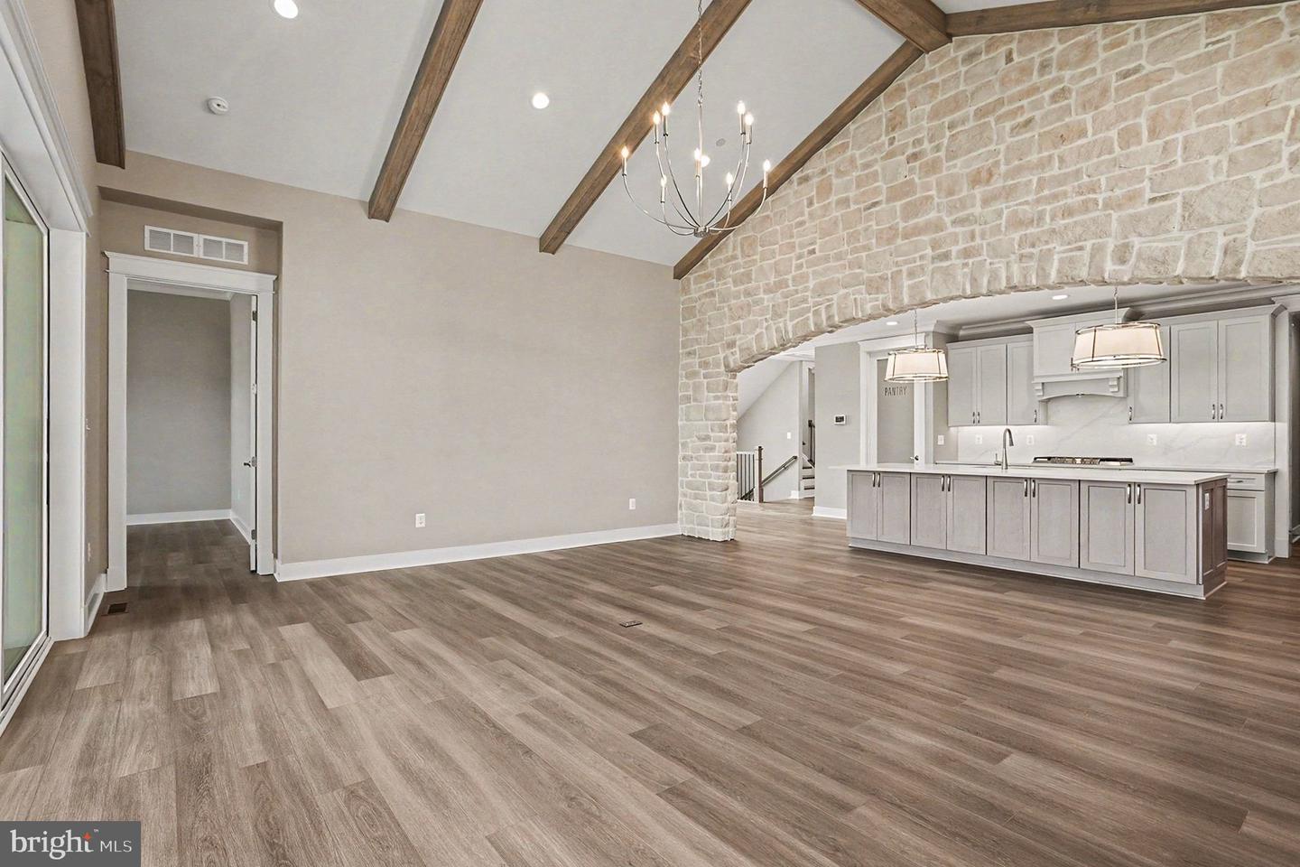 320 Sunnys Halo Dr Property Photo 5