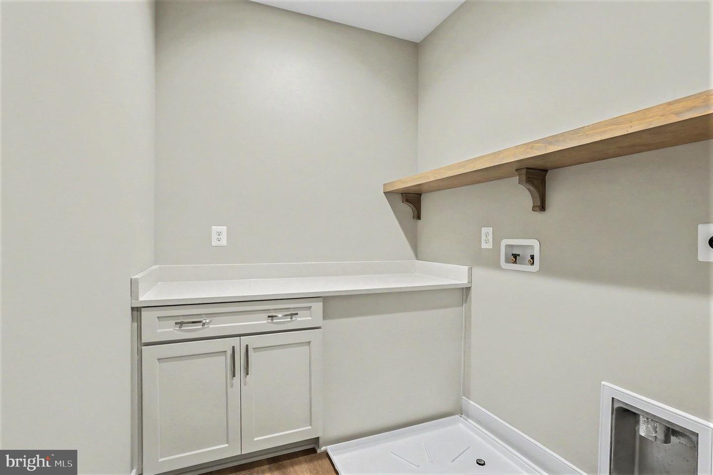 320 Sunnys Halo Dr Property Photo 26
