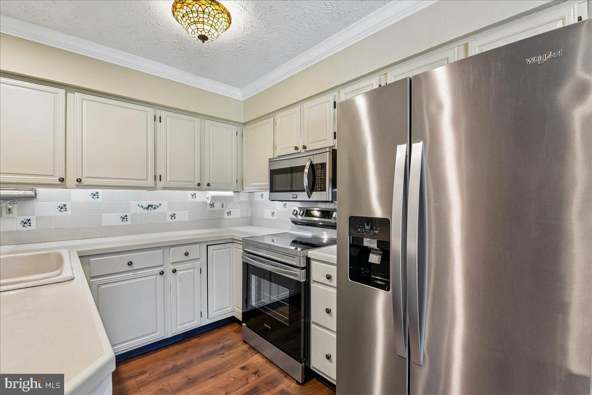 903 Bergen Ln Property Photo 7