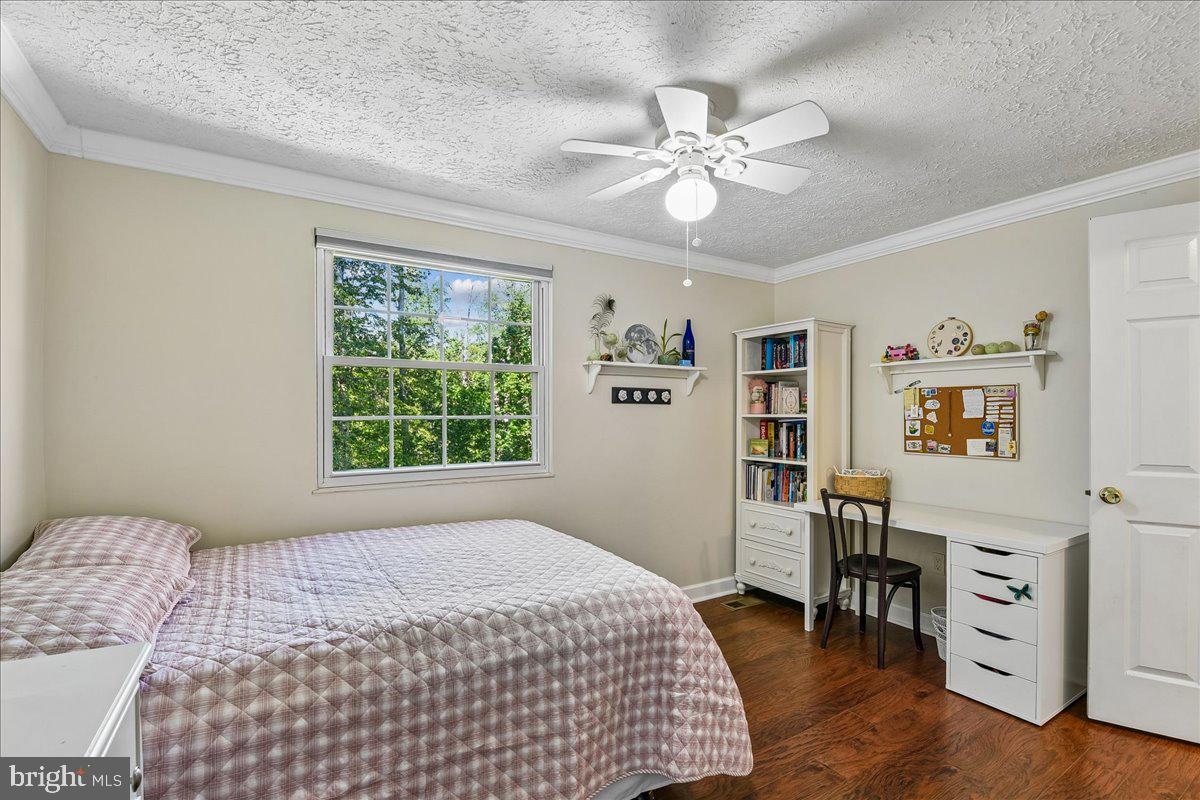 903 Bergen Ln Property Photo 22
