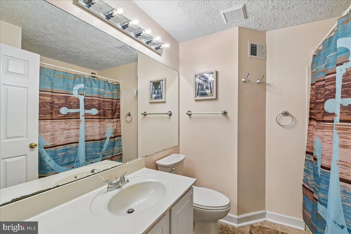 903 Bergen Ln Property Photo 27