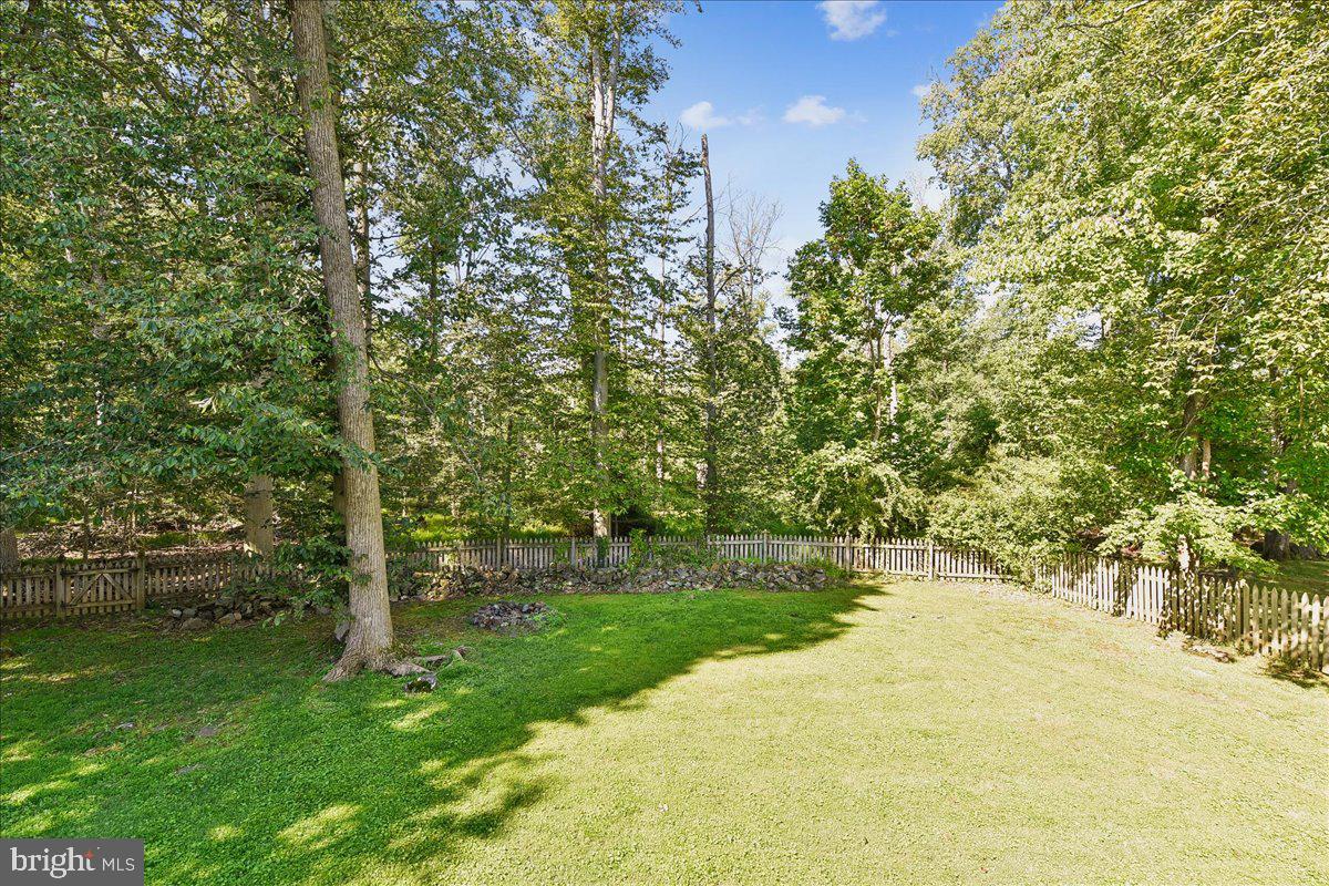 903 Bergen Ln Property Photo 36