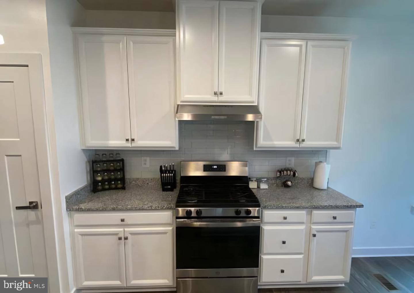 647 Falcon Ln Property Photo 15