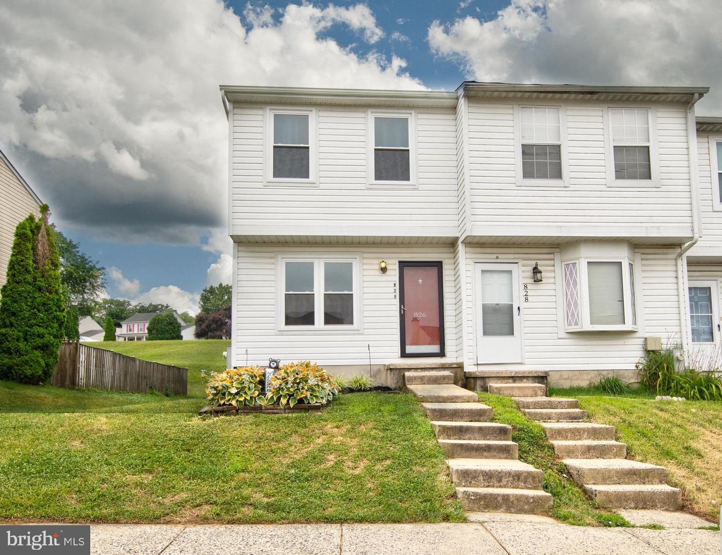 826 Clover Leaf Ct Property Photo 1
