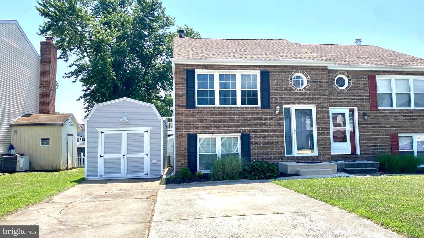 109 Breakwater Ct Property Photo 1