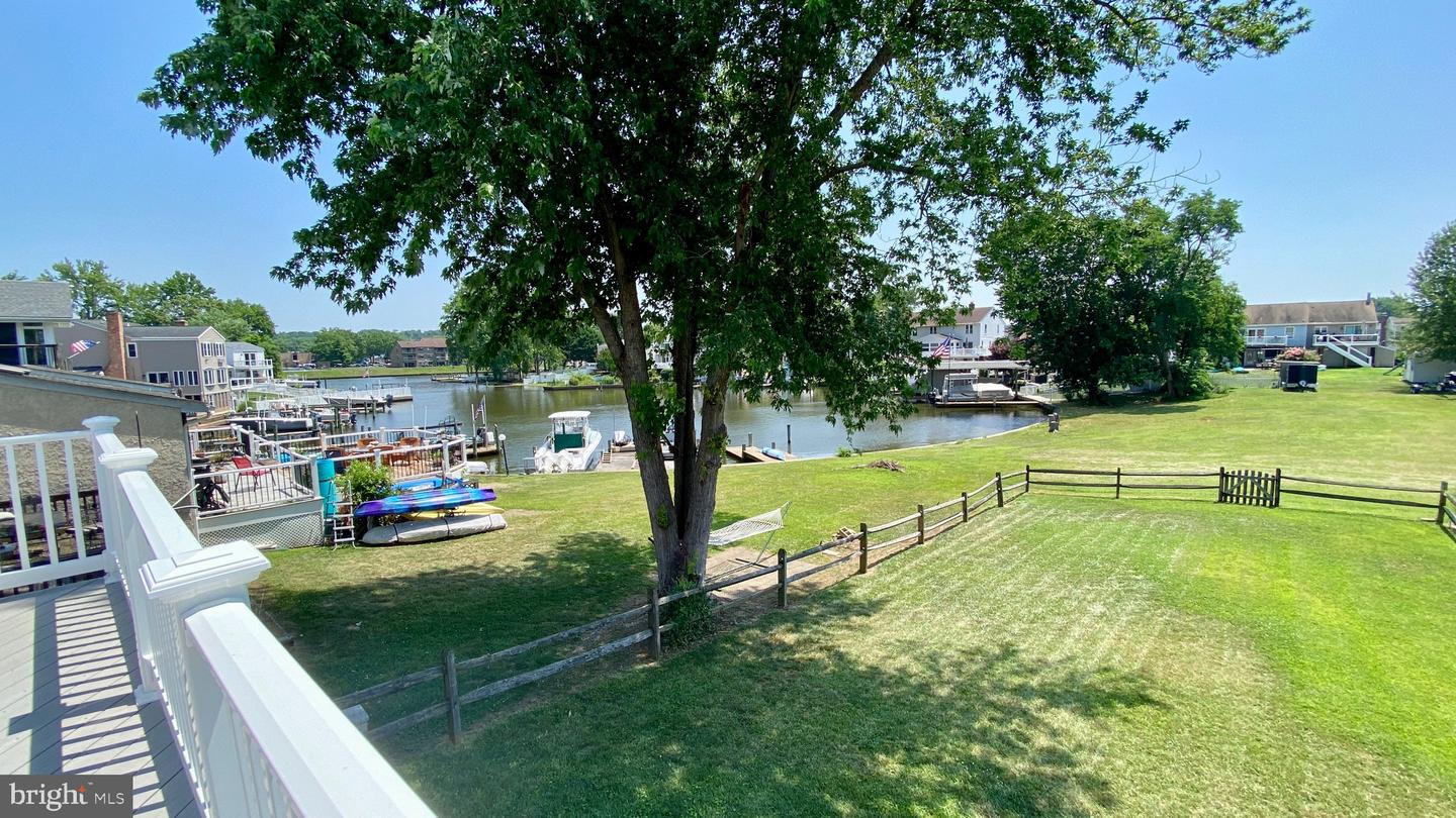 109 Breakwater Ct Property Photo 3