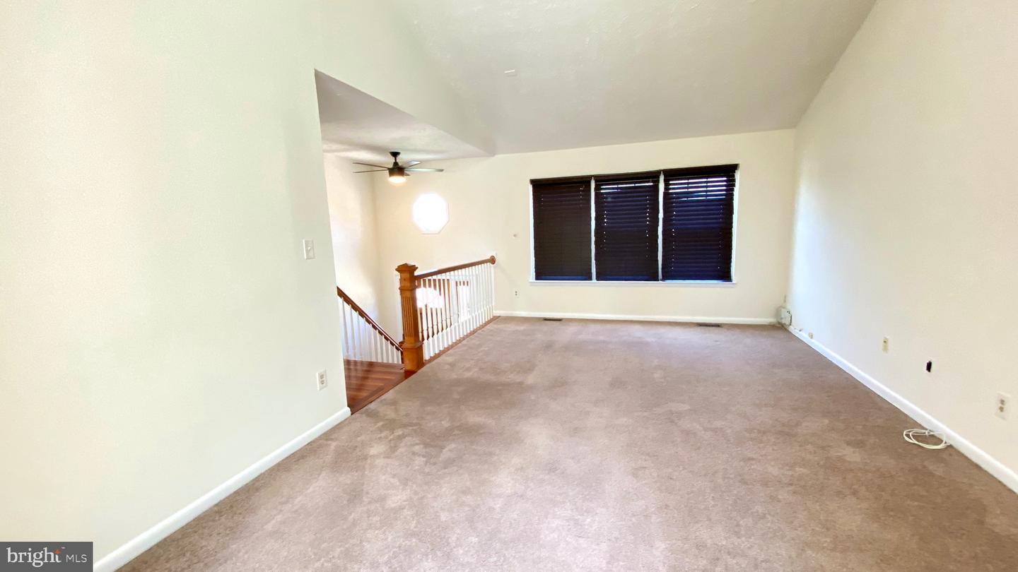 109 Breakwater Ct Property Photo 5