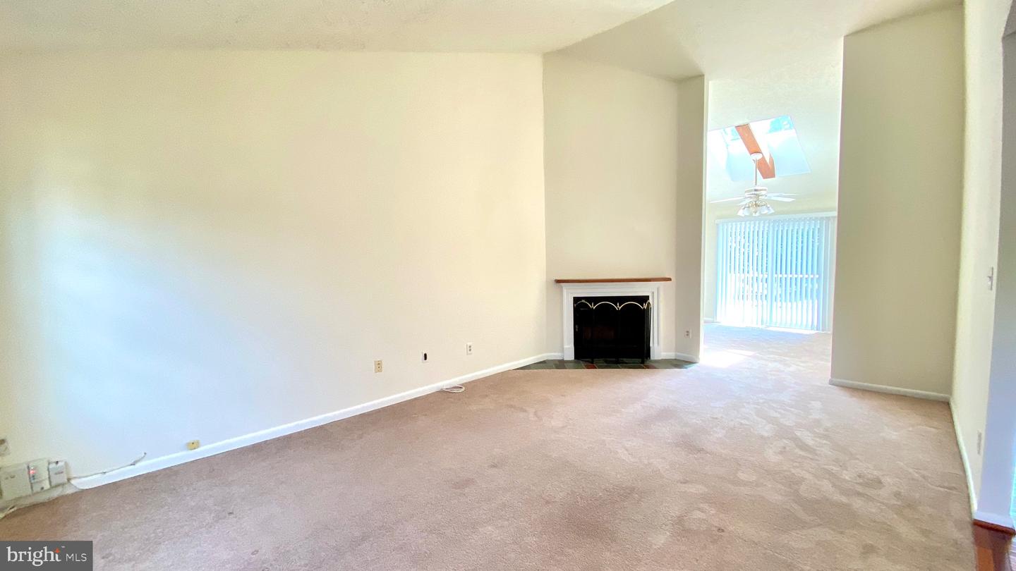 109 Breakwater Ct Property Photo 6