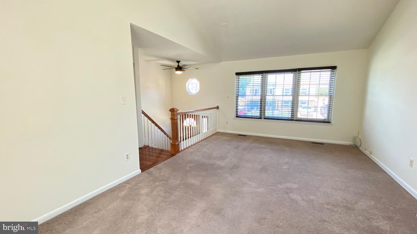 109 Breakwater Ct Property Photo 7