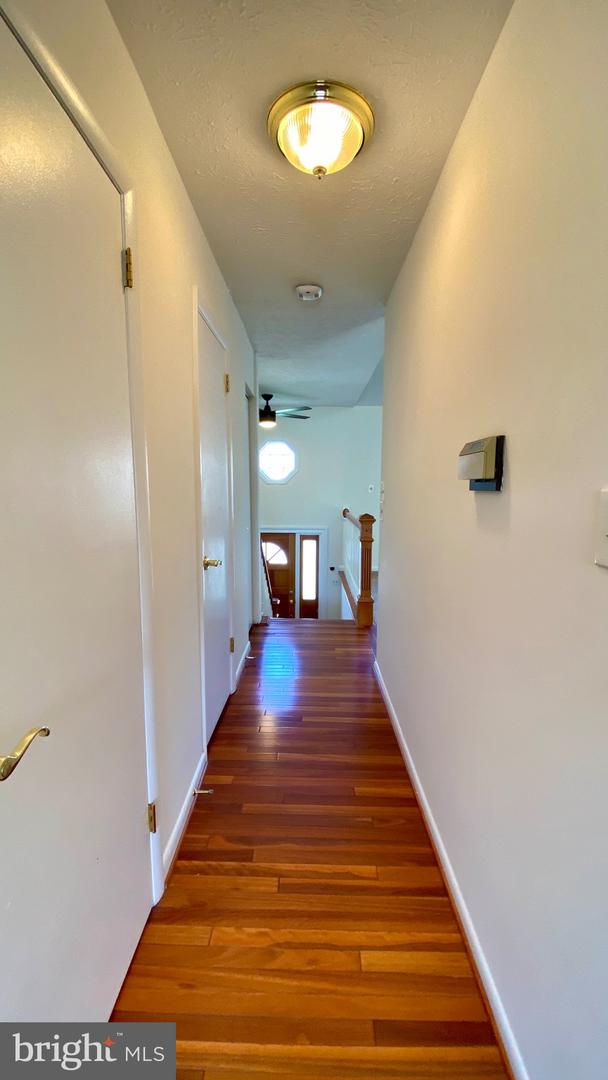 109 Breakwater Ct Property Photo 13