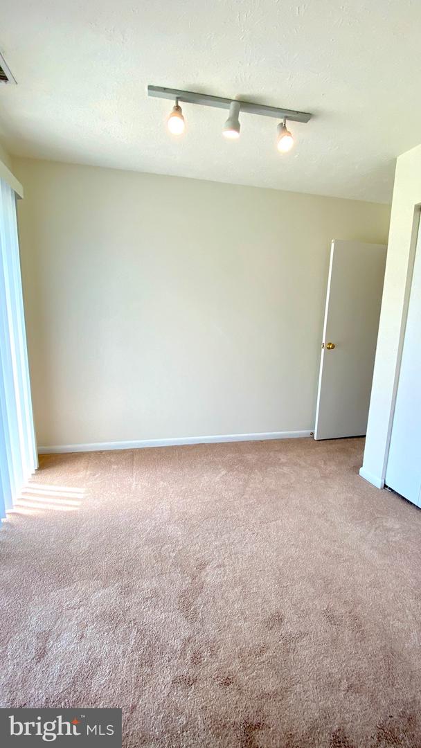 109 Breakwater Ct Property Photo 22