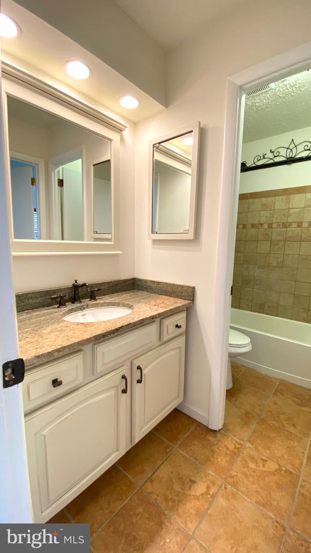109 Breakwater Ct Property Photo 24