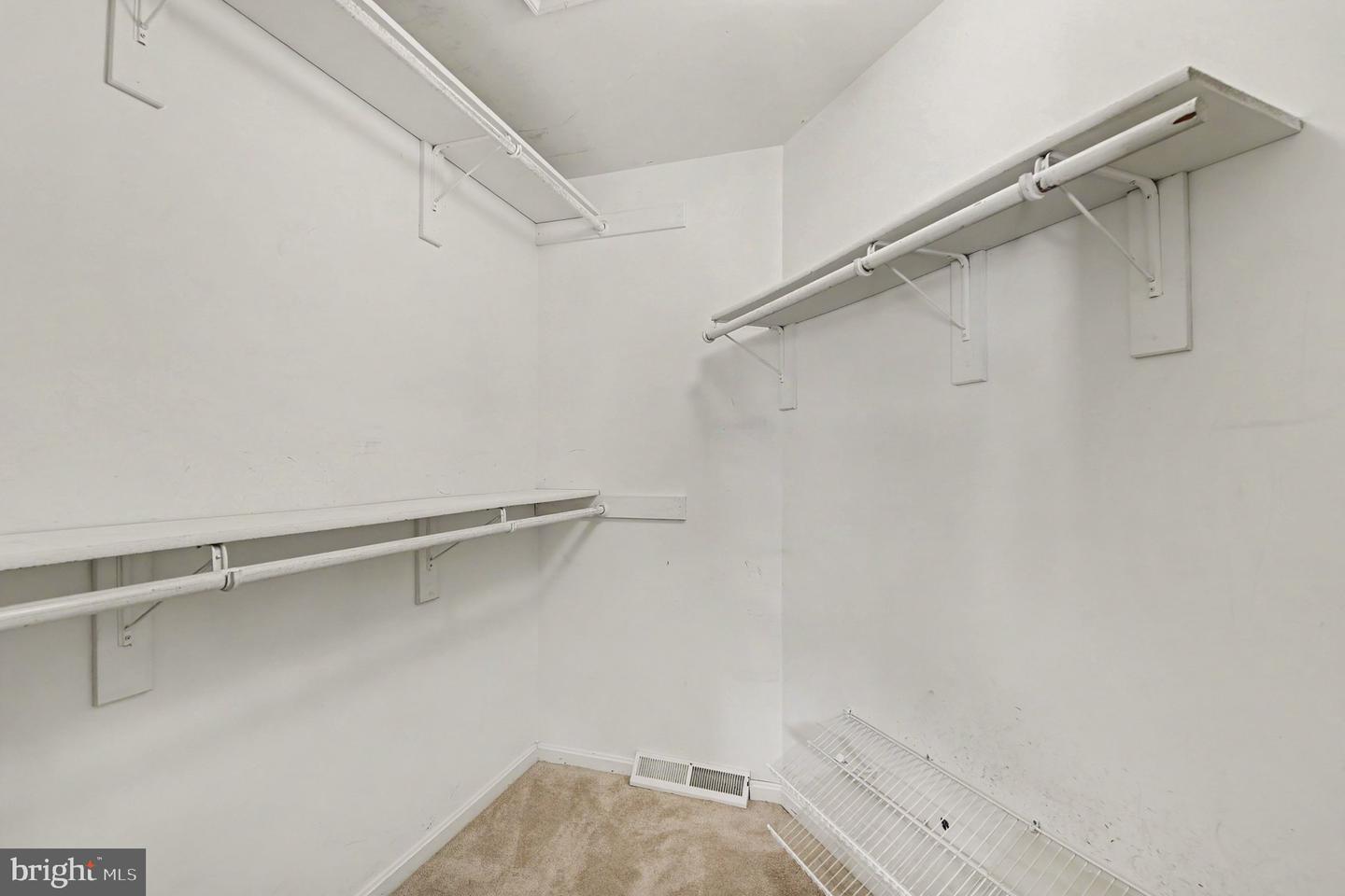 2014 Royal Fern Ct Property Photo 32