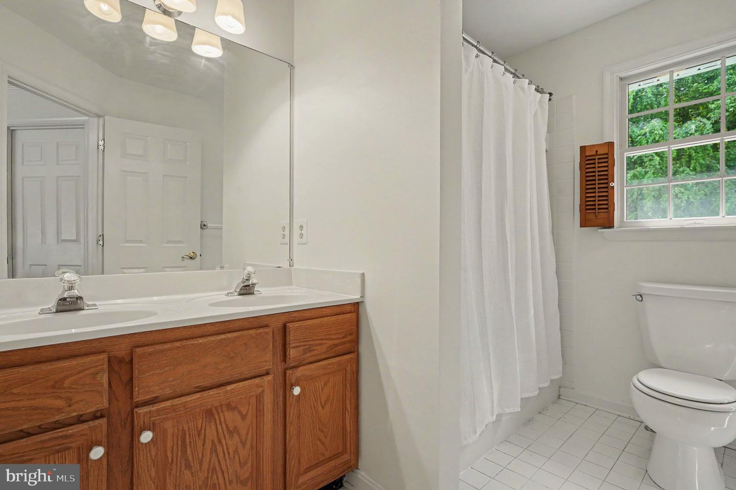 2014 Royal Fern Ct Property Photo 35