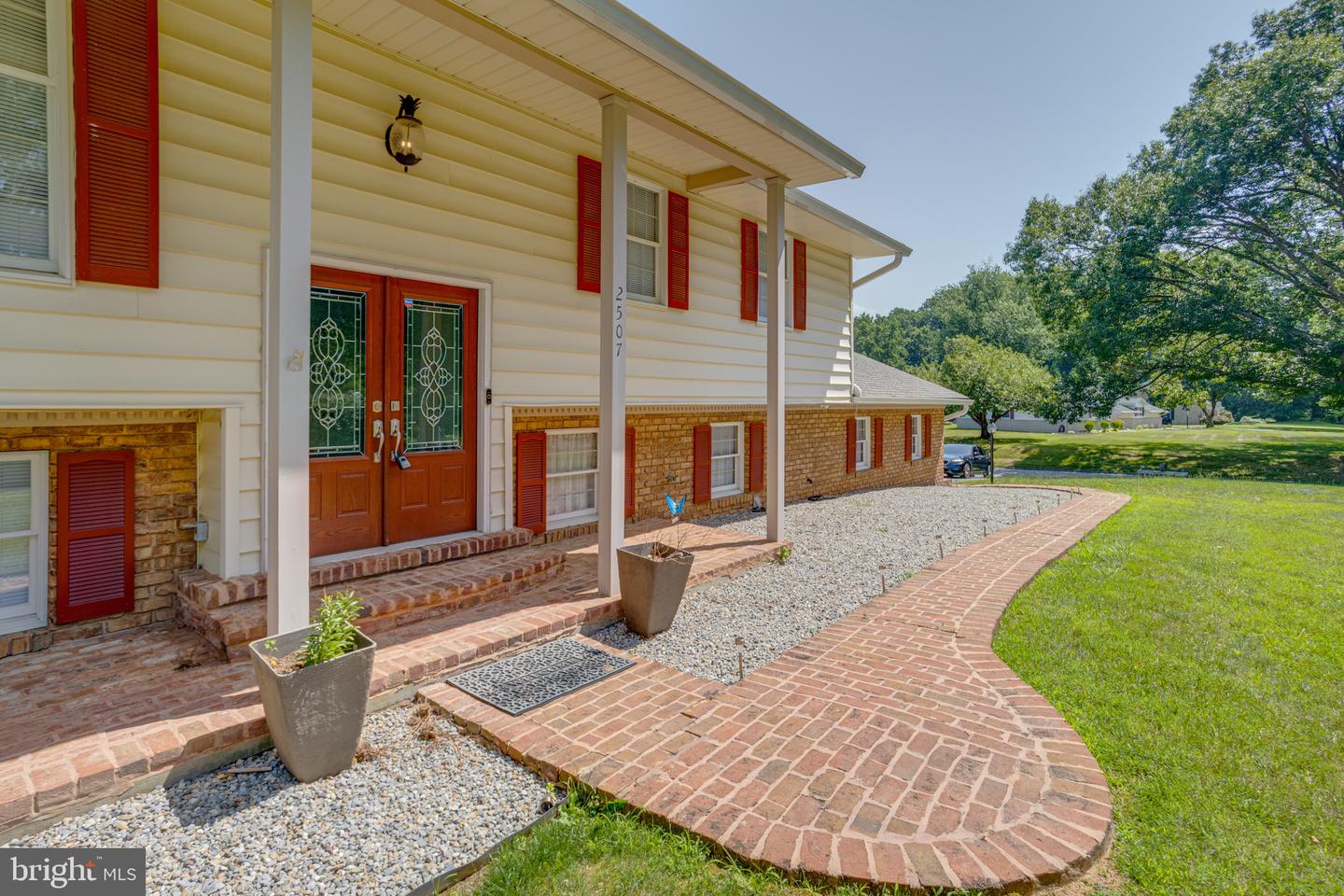 2507 Claret Dr Property Photo 3