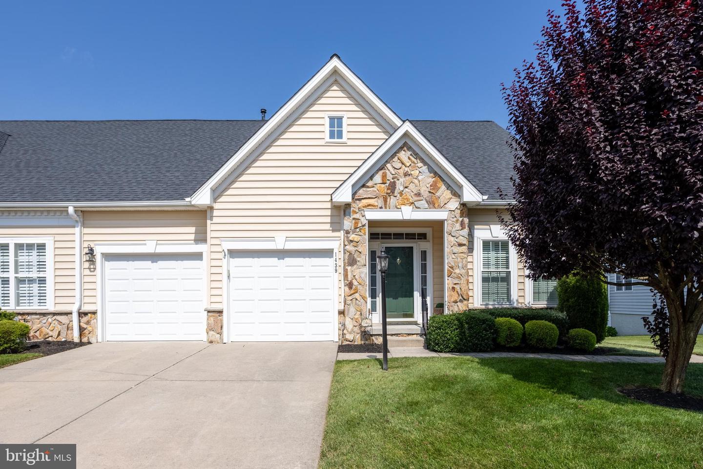 1439 OVERLOOK WAY