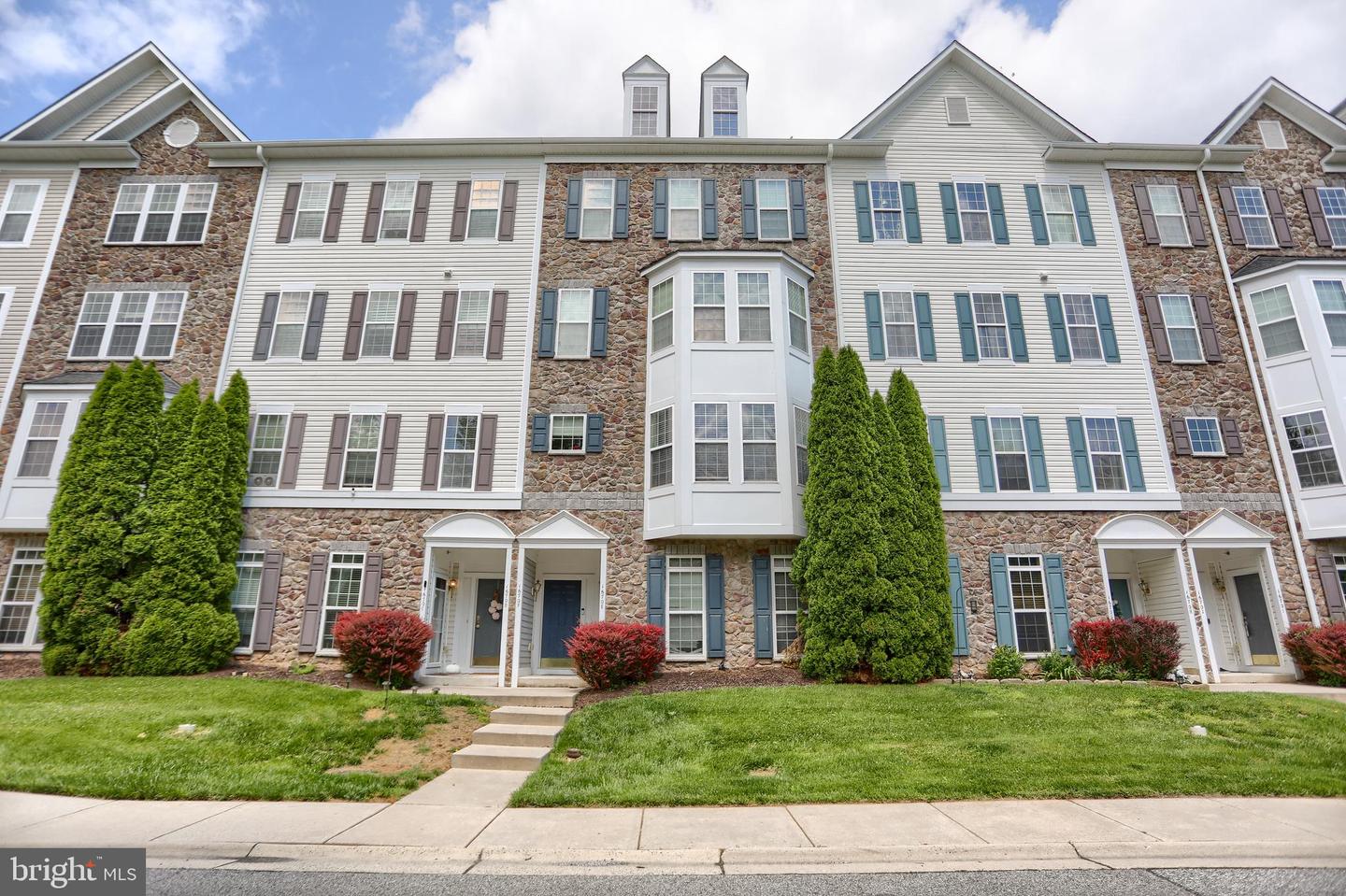 1670 MOHEGAN DR #E Property Photo 1