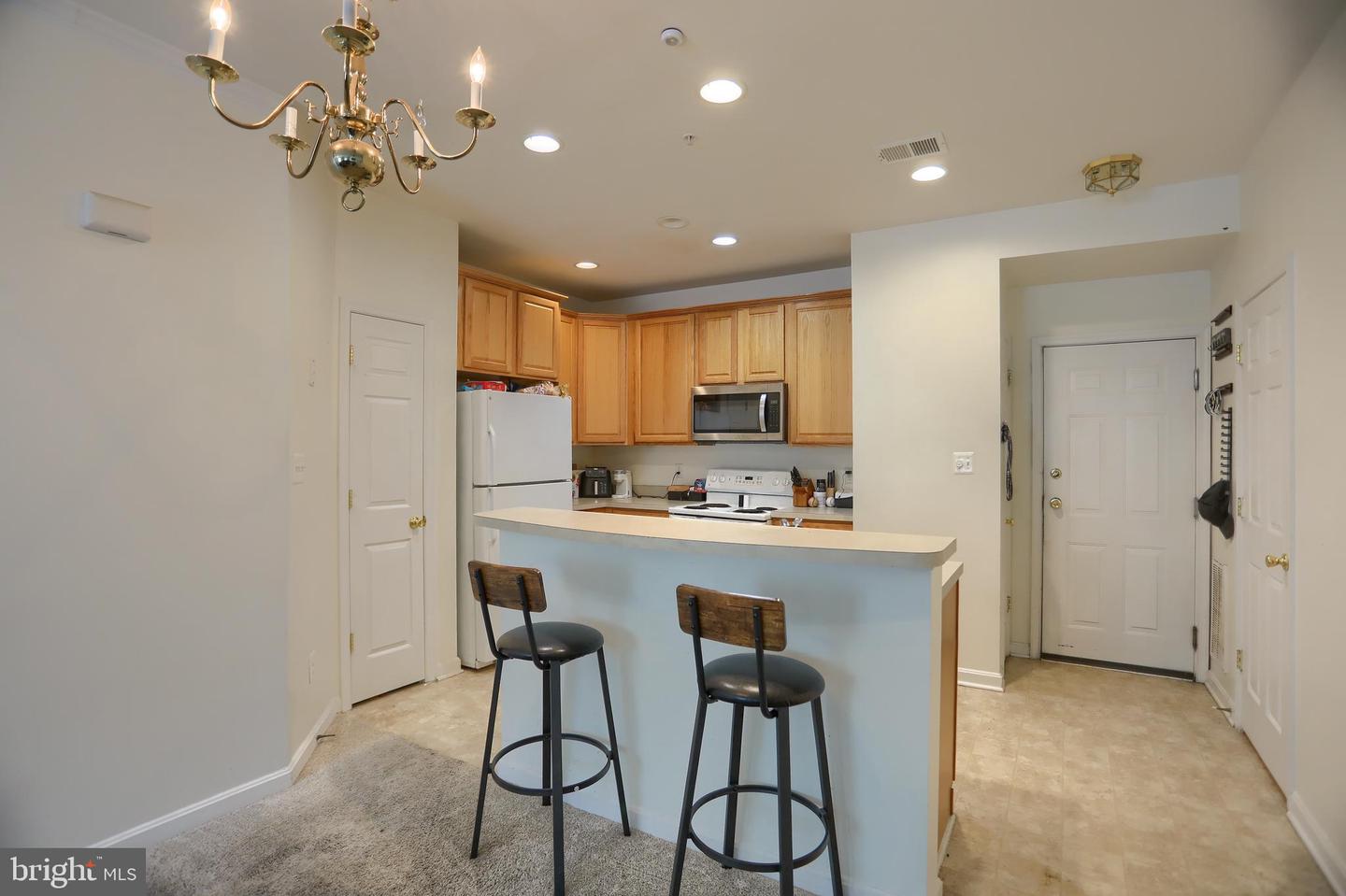 1670 Mohegan Dr #e Property Photo 5