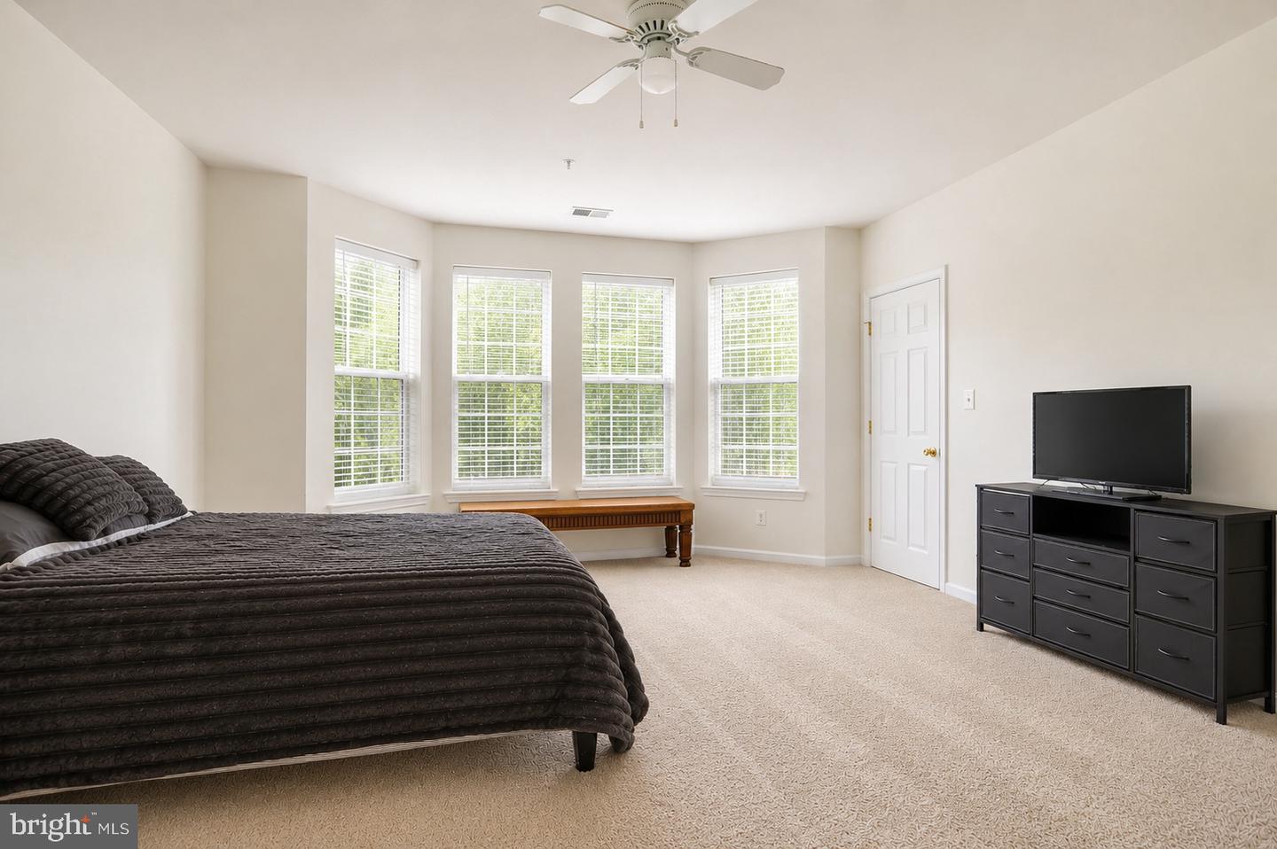 1670 Mohegan Dr #e Property Photo 7