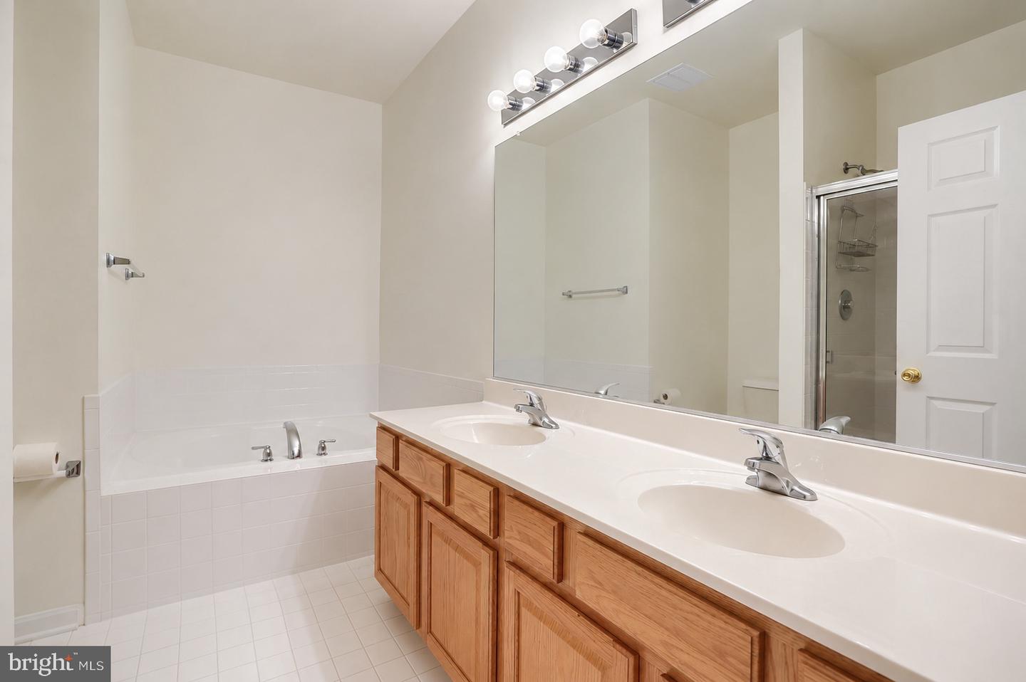 1670 Mohegan Dr #e Property Photo 9