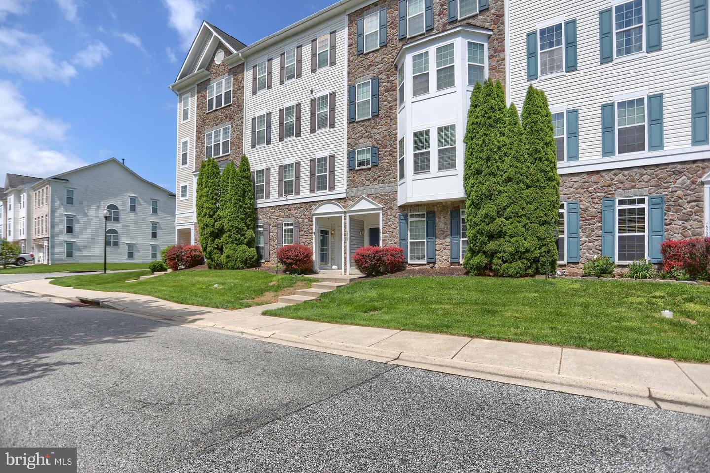 1670 Mohegan Dr #e Property Photo 17