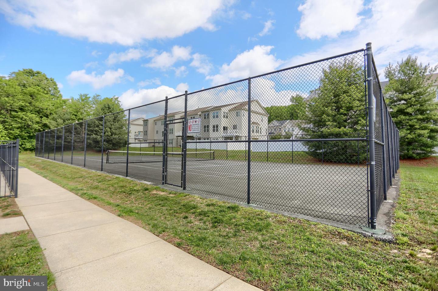 1670 Mohegan Dr #e Property Photo 24