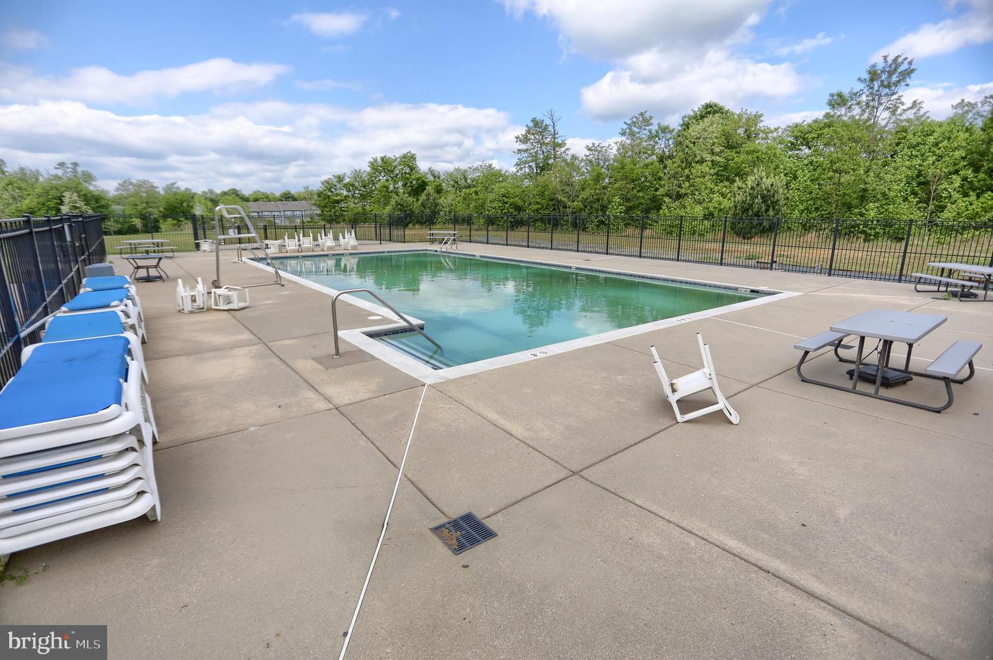 1670 Mohegan Dr #e Property Photo 25