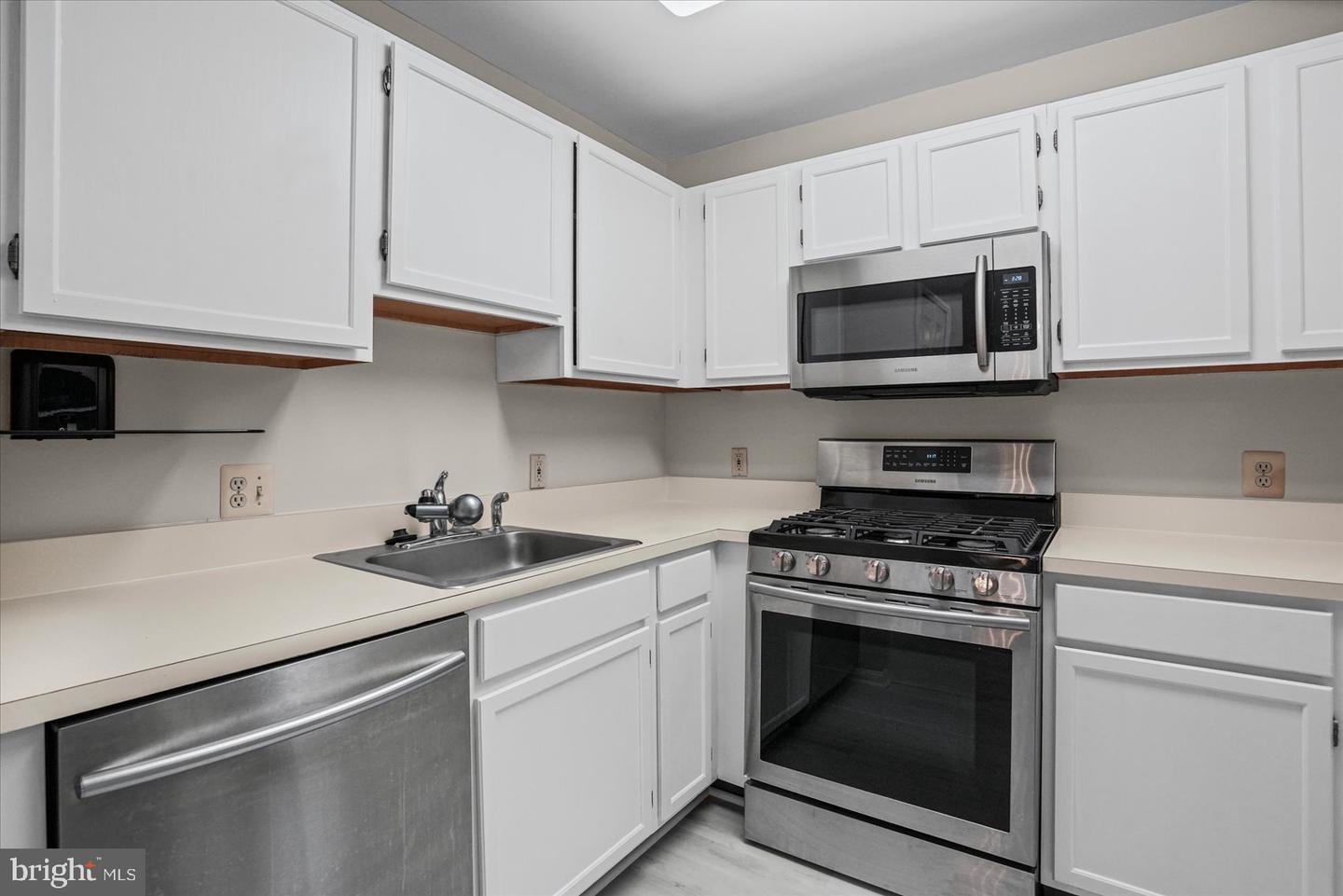 1310 Sheridan Pl #27 Property Photo 18