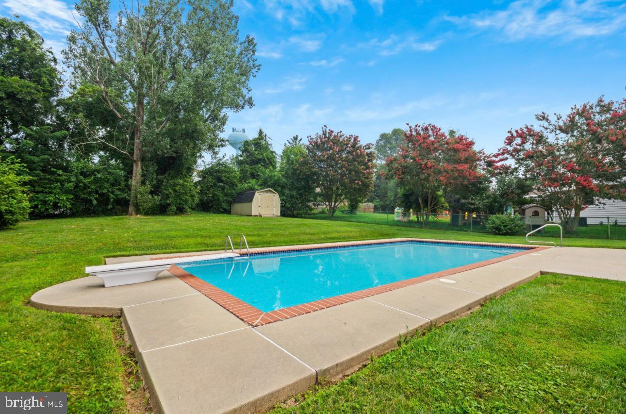 448 Wye Dr Property Photo 3