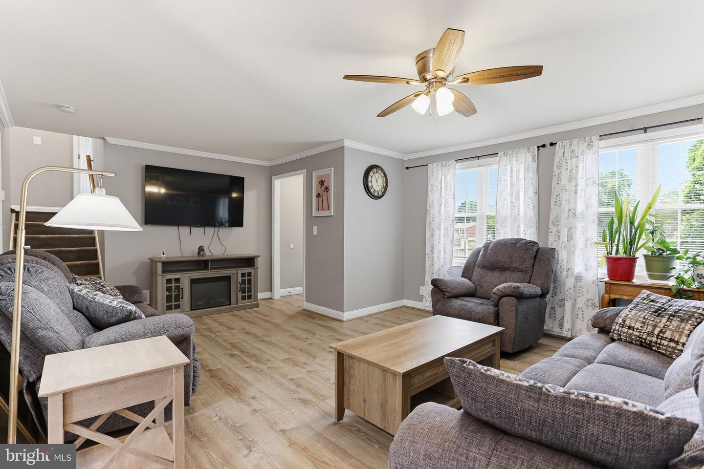 645 Walker St Property Photo 3