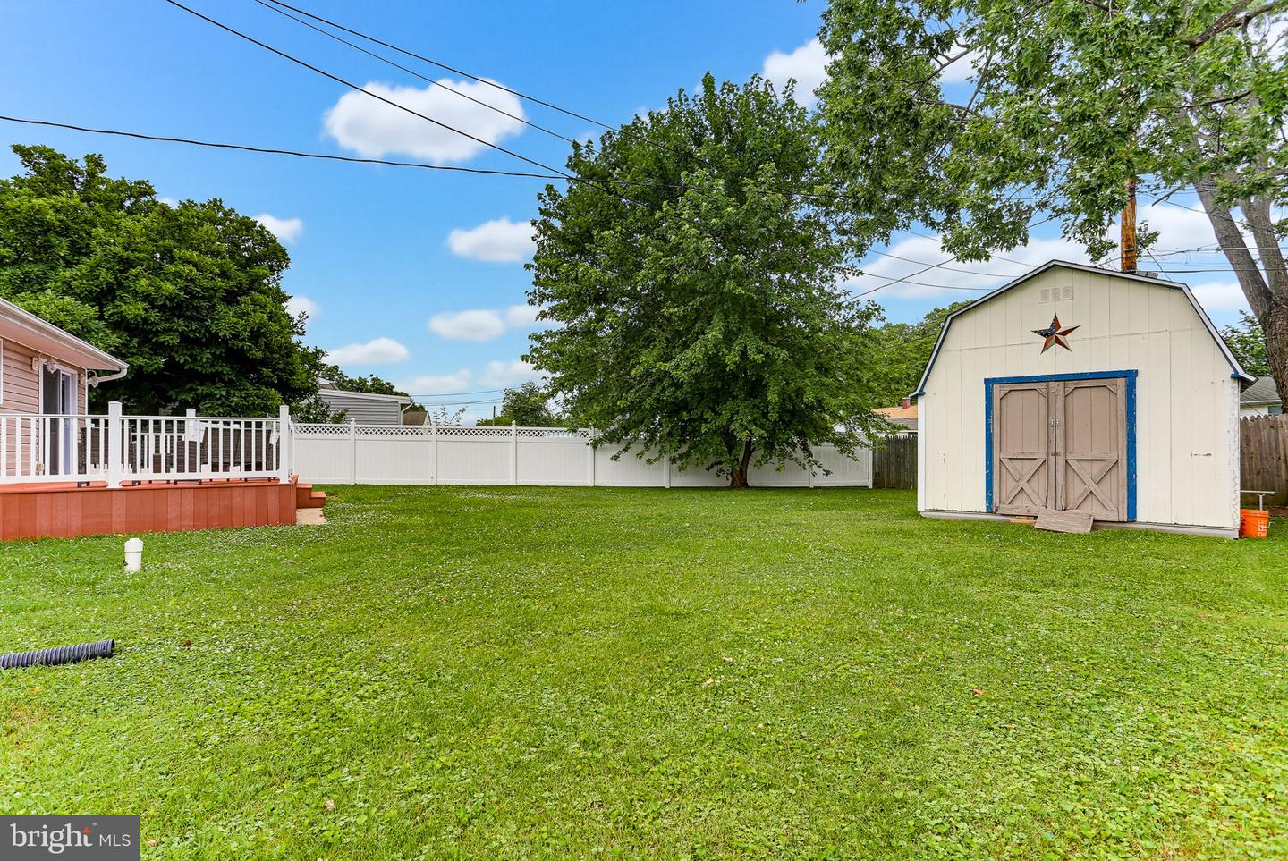 645 Walker St Property Photo 27