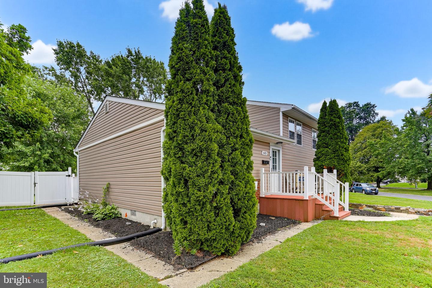 645 Walker St Property Photo 31