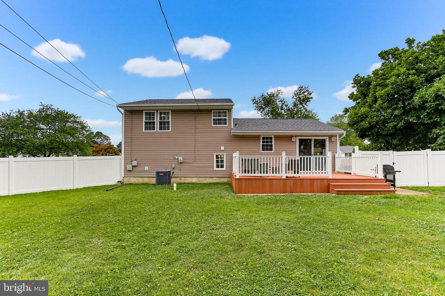 645 Walker St Property Photo 33