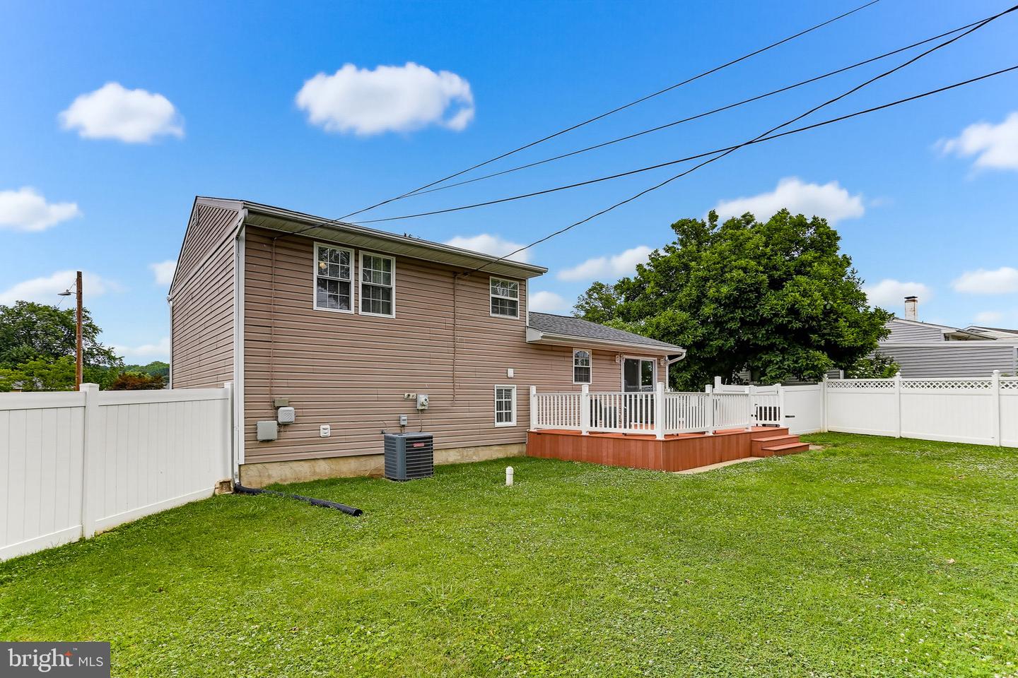 645 Walker St Property Photo 34