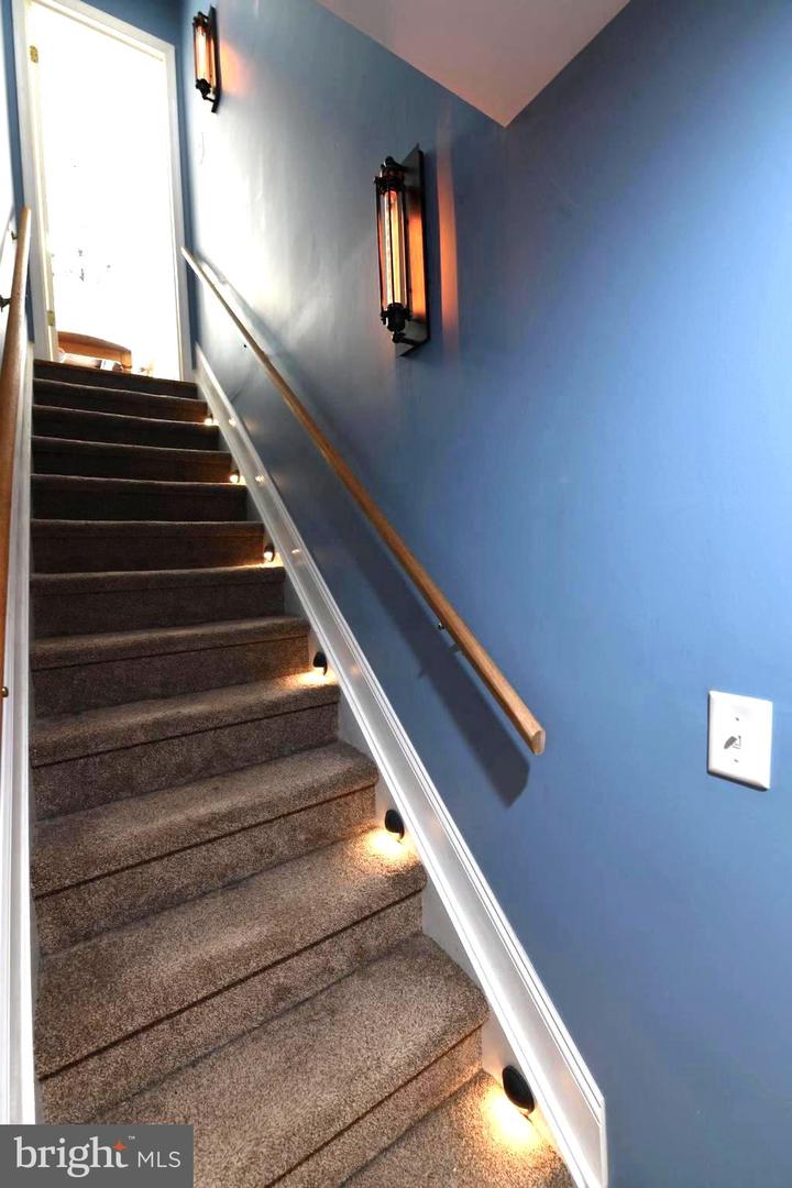 305 Rolling Knoll Dr Property Photo 16