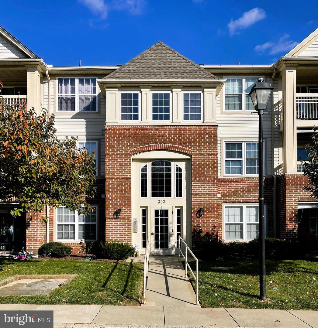 303-L TALL PINES CT #11 Property Photo 1