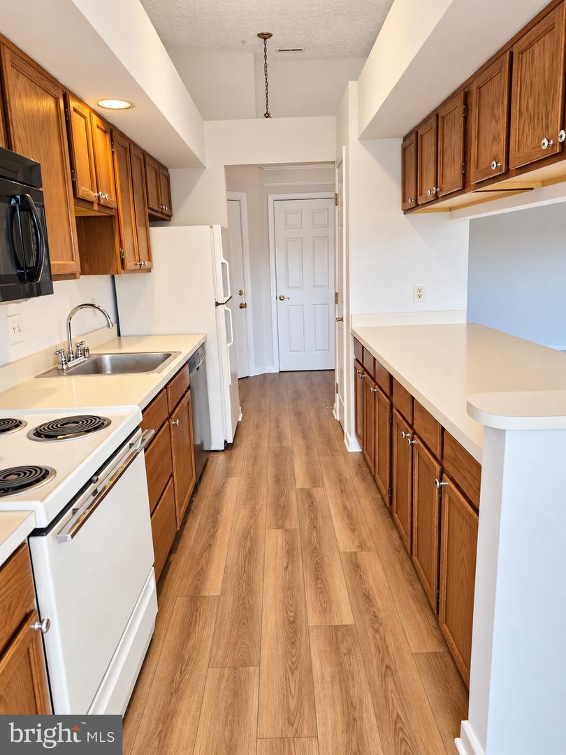 1710 Landmark Dr #3d Property Photo 2