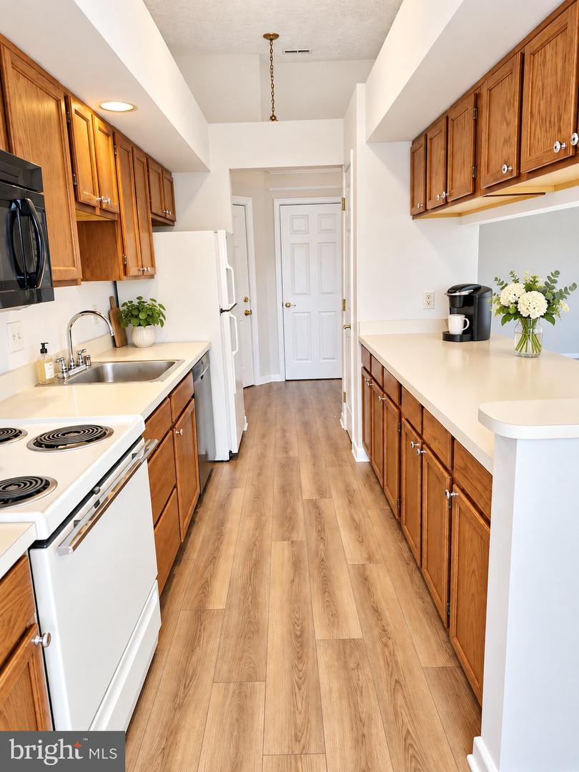 1710 Landmark Dr #3d Property Photo 3