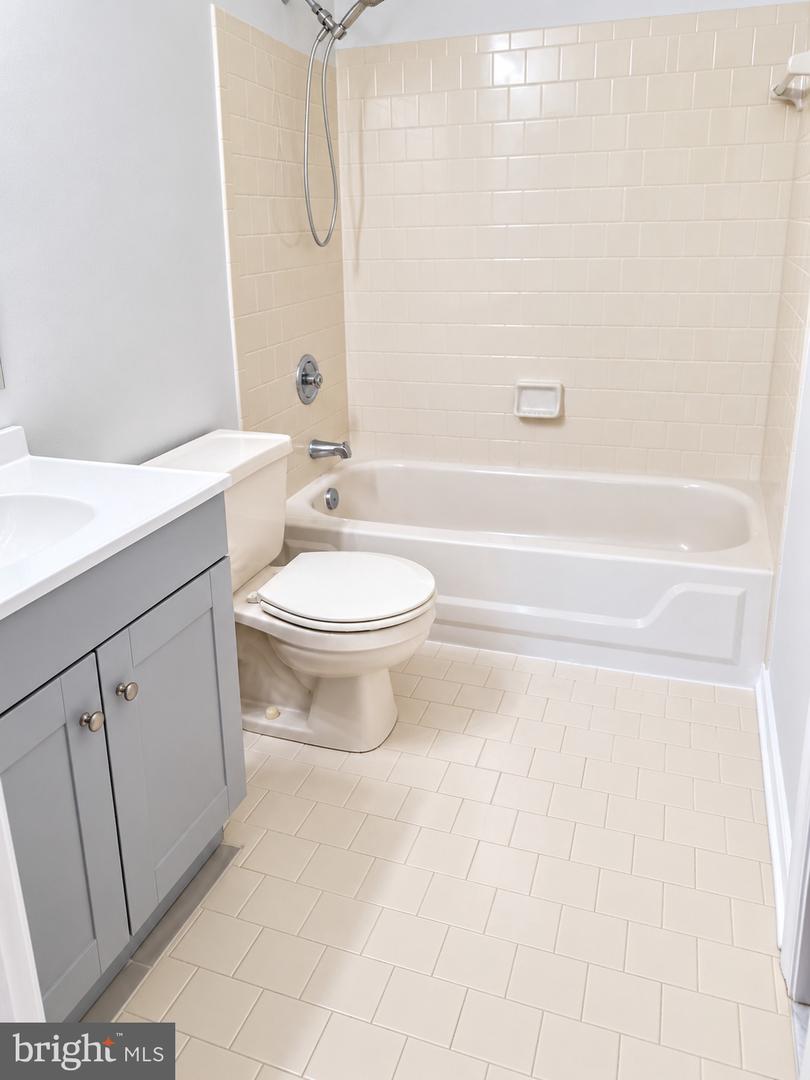 1710 Landmark Dr #3d Property Photo 14