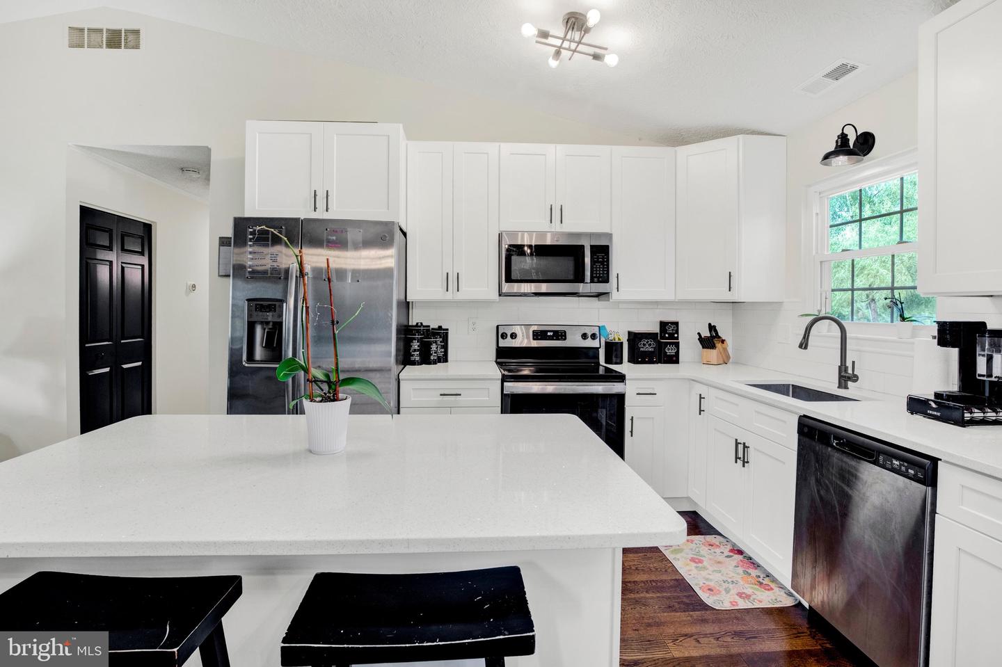1307 JERVIS SQ Property Photo 1