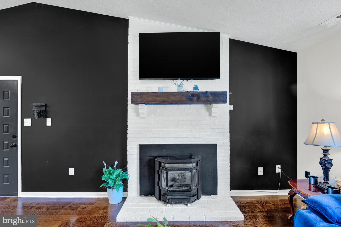 1307 Jervis Sq Property Photo 4