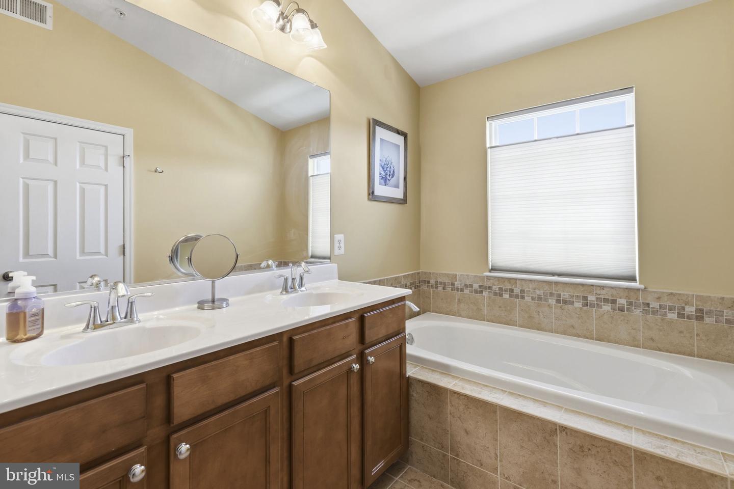624 Snowberry Way Property Photo 17